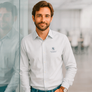 Uniformes personalizados em clientes corporativos